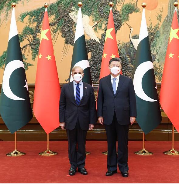 习近平会见巴基斯坦总理夏巴兹