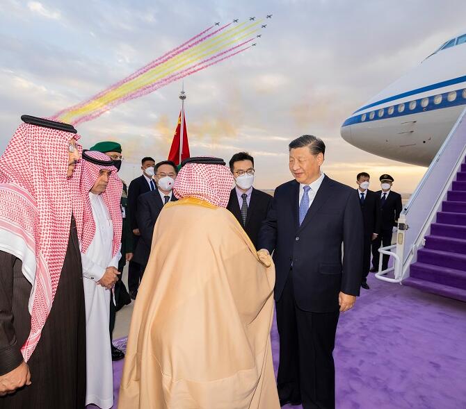 习近平抵达利雅得出席首届中国－阿拉伯国家峰会、中国－海湾阿拉