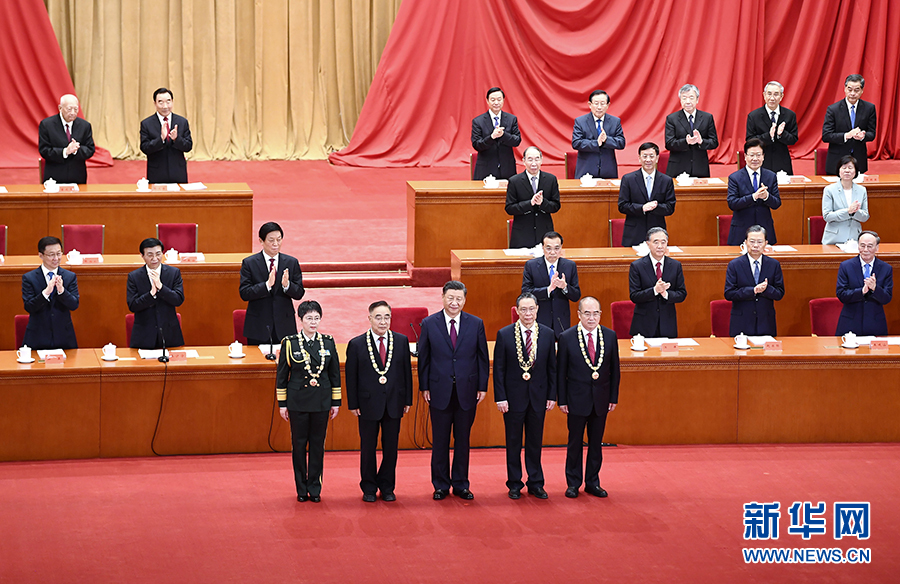 全国抗击新冠肺炎疫情表彰大会在京隆重举行  习近平向国家勋章和国家荣誉称号获得者颁授勋章奖章并发表重要讲话(图4)