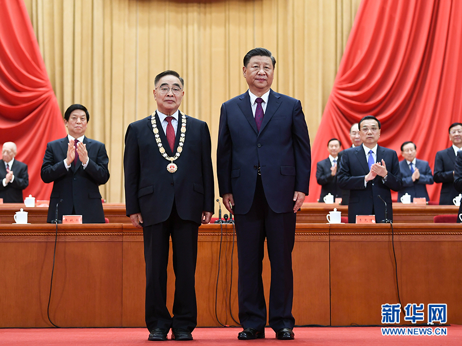 全国抗击新冠肺炎疫情表彰大会在京隆重举行  习近平向国家勋章和国家荣誉称号获得者颁授勋章奖章并发表重要讲话(图7)