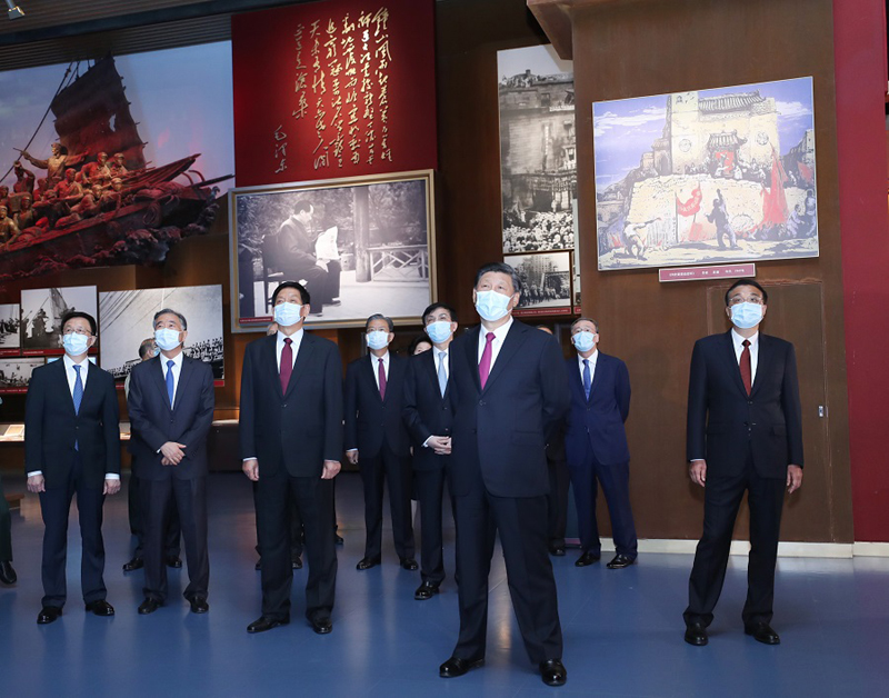 习近平等党和国家领导人参观“‘不忘初心、牢记使命’中国共产党历史展览”(图3)