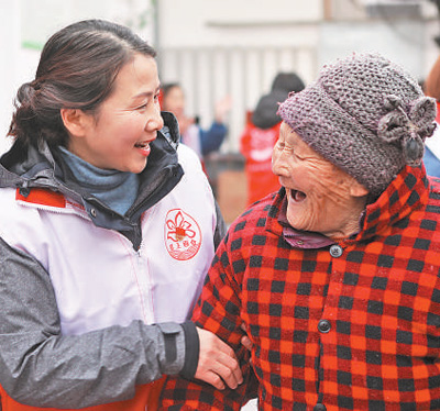 江苏省淮安市洪泽区水上百合志愿者协会党支部书记邓红——  用党建聚力 让爱心传递(图1)