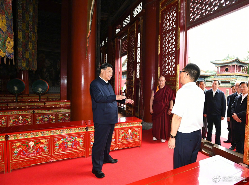 习近平在承德市考察调研(图4)