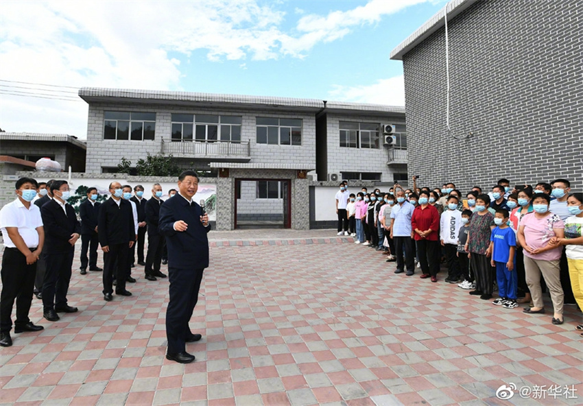 习近平在承德市考察调研(图11)