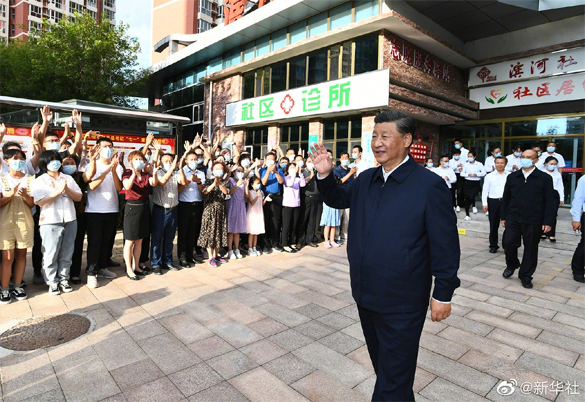 习近平在承德市考察调研(图14)